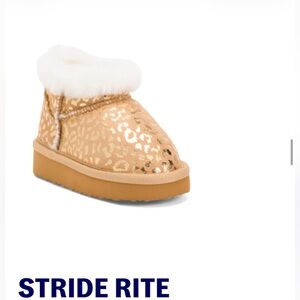 Stride Rite shiny Gold Leopard Boot booties
Munchkin Elsy Cozy Boots (Toddler)